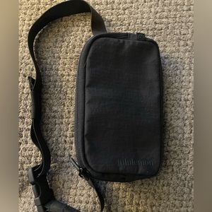 🍋LULULEMON | Mini Belt Bag in Black